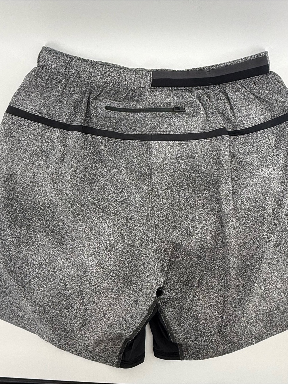 Lululemon T.H.E Shorts Mens Large Grey Graphite Lined Back Pocket Workout Gym